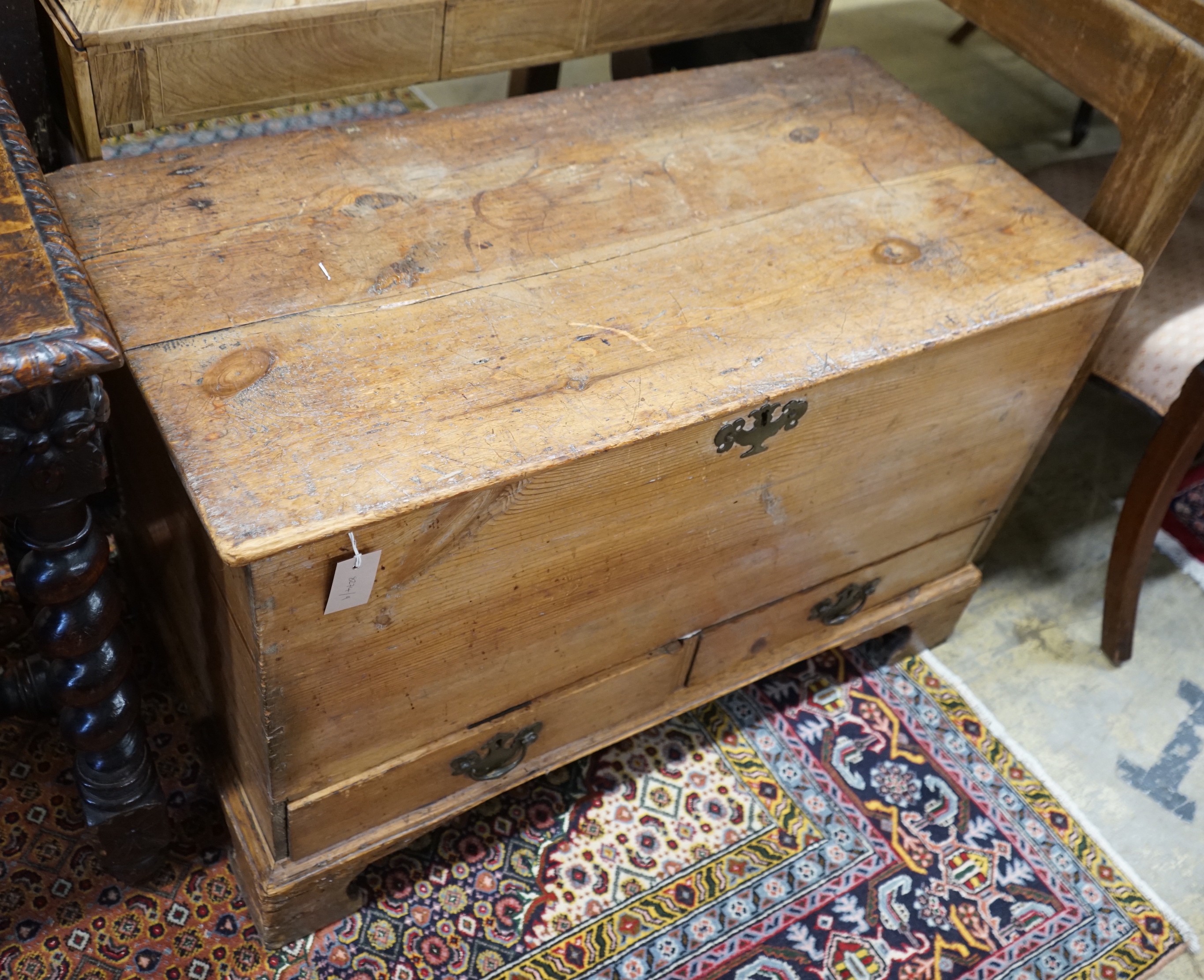 An 18th century pine mule chest, width 95cm, depth 49cm, height 62cm